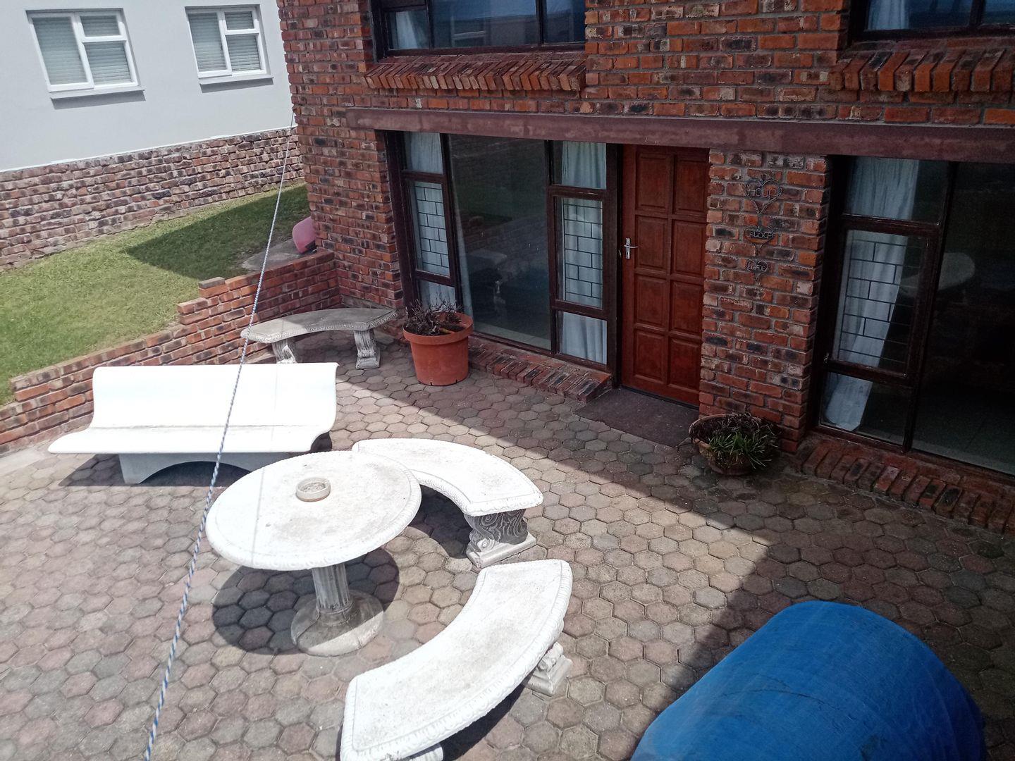 To Let 5 Bedroom Property for Rent in Klein Brak Western Cape
